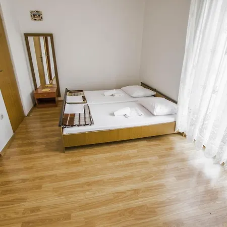 Guest house And By The Sea Rovanjska, Paklenica - 14732 Rovanjska